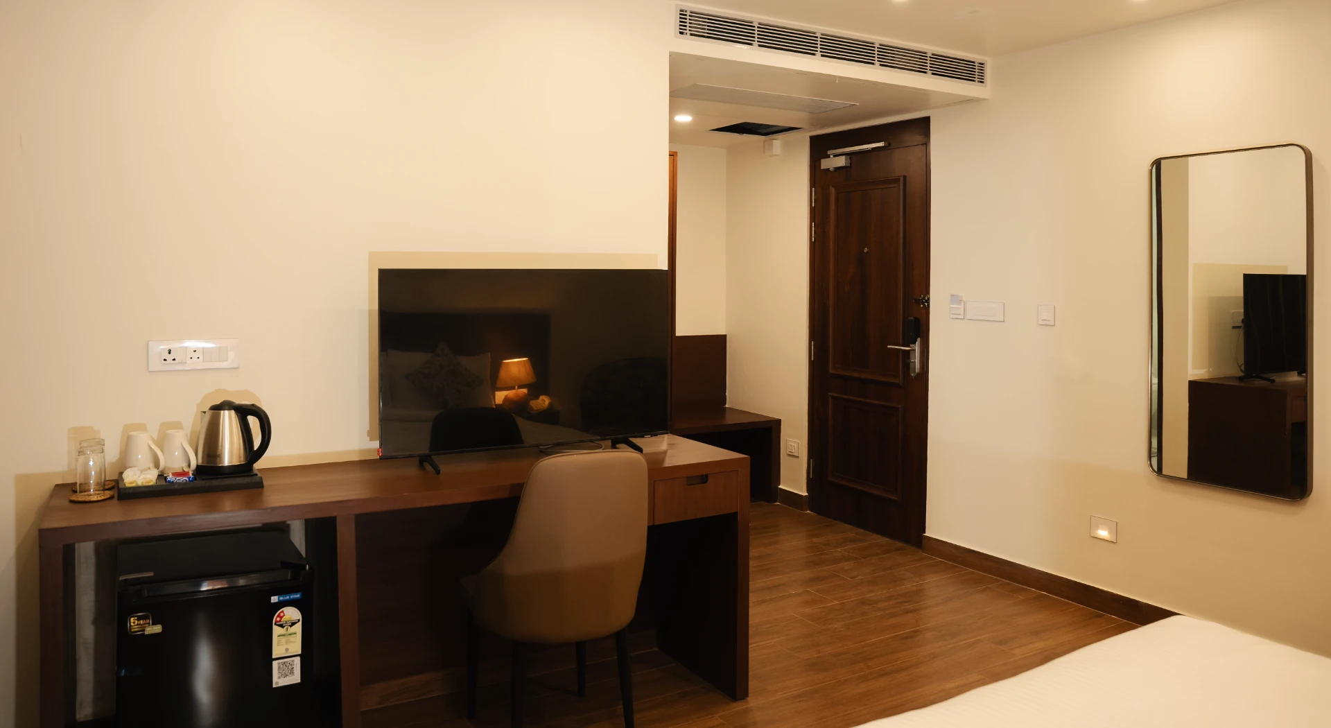 standard room working table